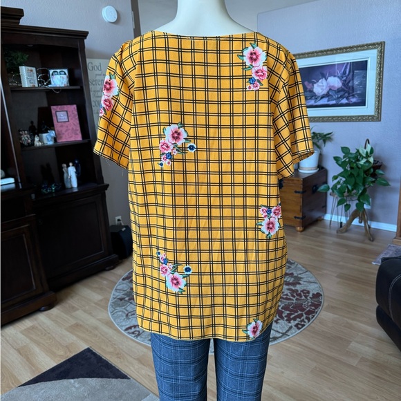 Elizabeth multicolored short sleeve blouse-size XL - Picture 8 of 9